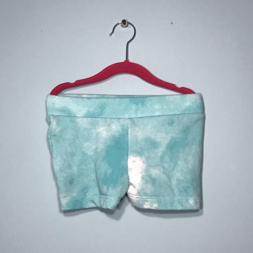 Girls blue tie dye sweat shorts!
